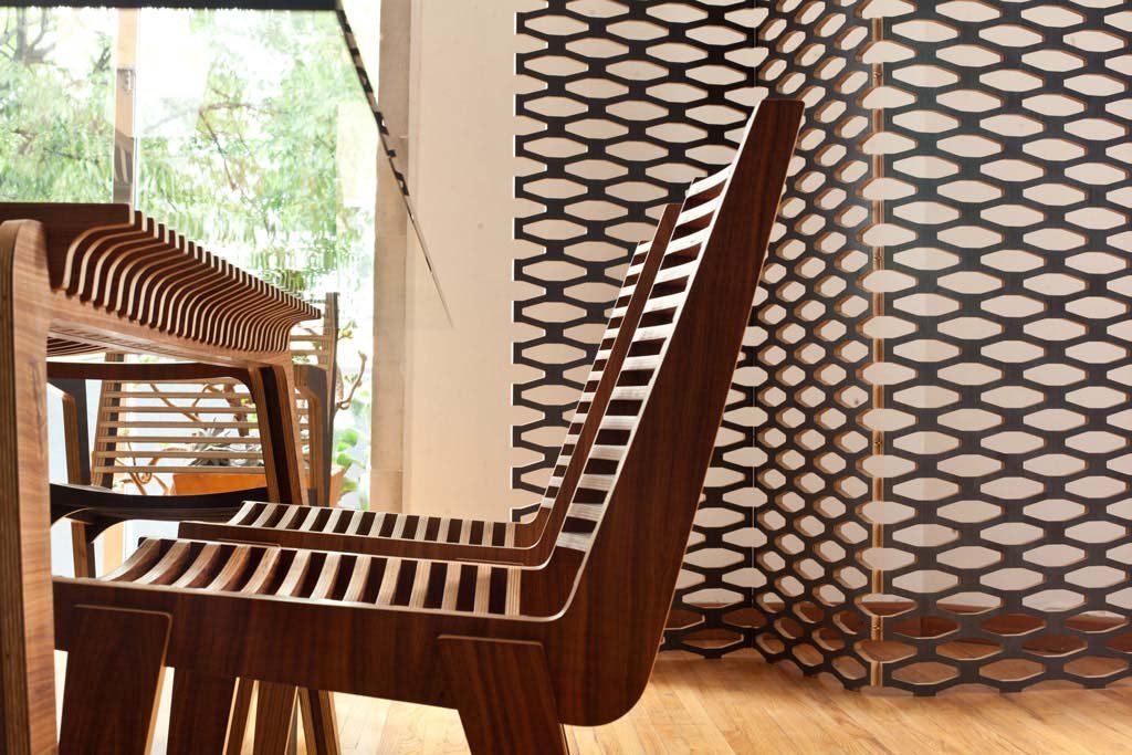 silla y textura de madera, portafolio de arquitectura de la fotógrafa odette olguín