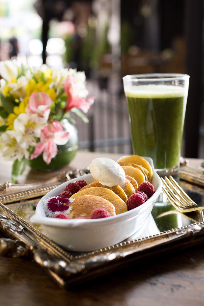 hot cakes gourmet con jugo verde