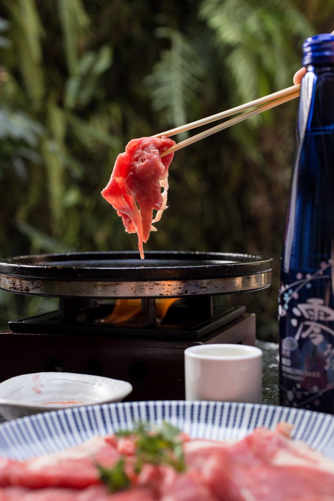 platillo japonés con sake